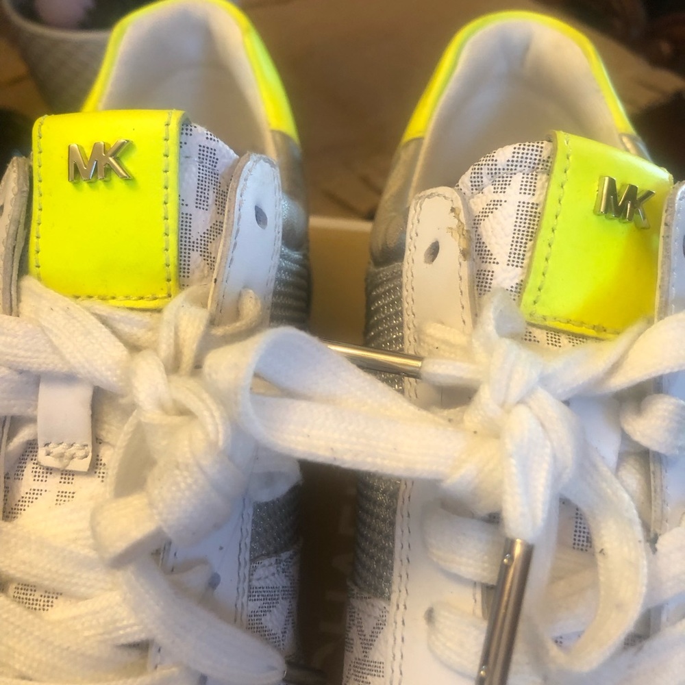 Michael Kors Sneakers - Picture 5 of 7